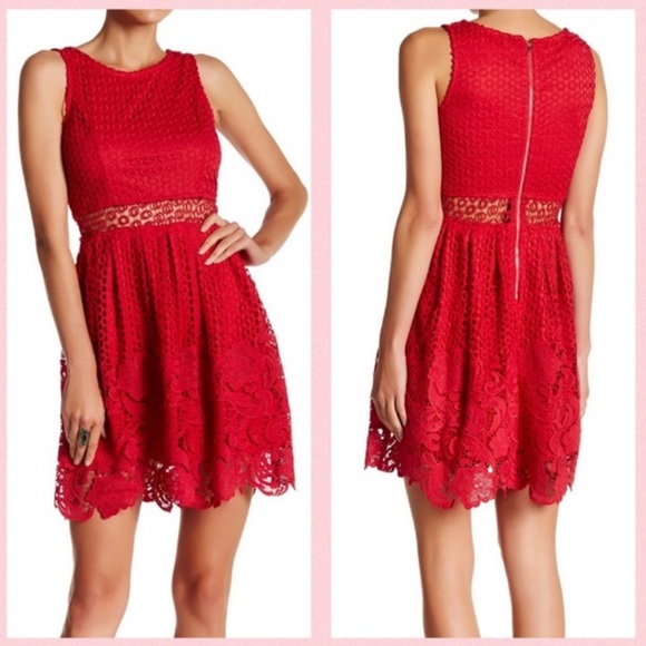 Romeo + Juliet Couture | Rosy Red Lace Dress - Picture 4 of 6